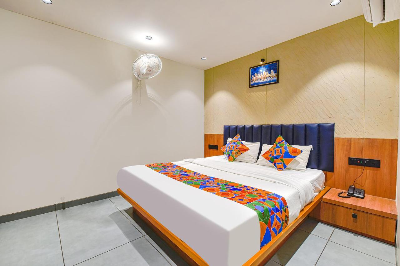 Fabhotel Udhna Inn, Near Udhna Junction Surat Exterior photo